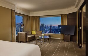 特级套房, 1 张特大床 (Grand Club Lounge Access) | 埃及棉床单、高档床上用品、加厚床垫、迷你吧