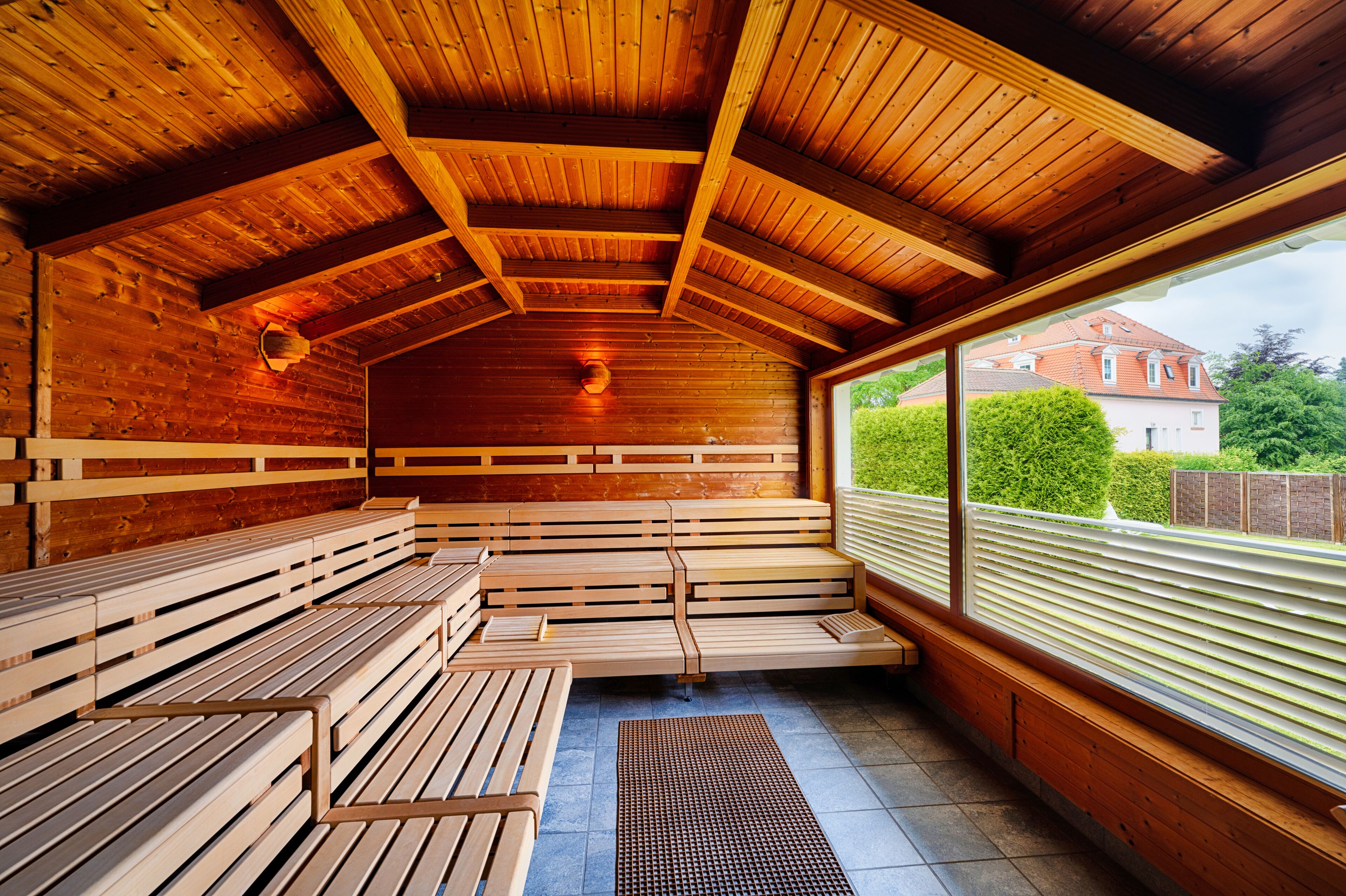 couples treatment room(s), sauna, hot tub, turkish bath/hammam