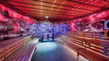 Couples treatment room(s), sauna, hot tub, Turkish bath/hammam