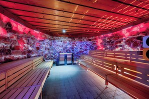 Couples treatment room(s), sauna, hot tub, Turkish bath/hammam