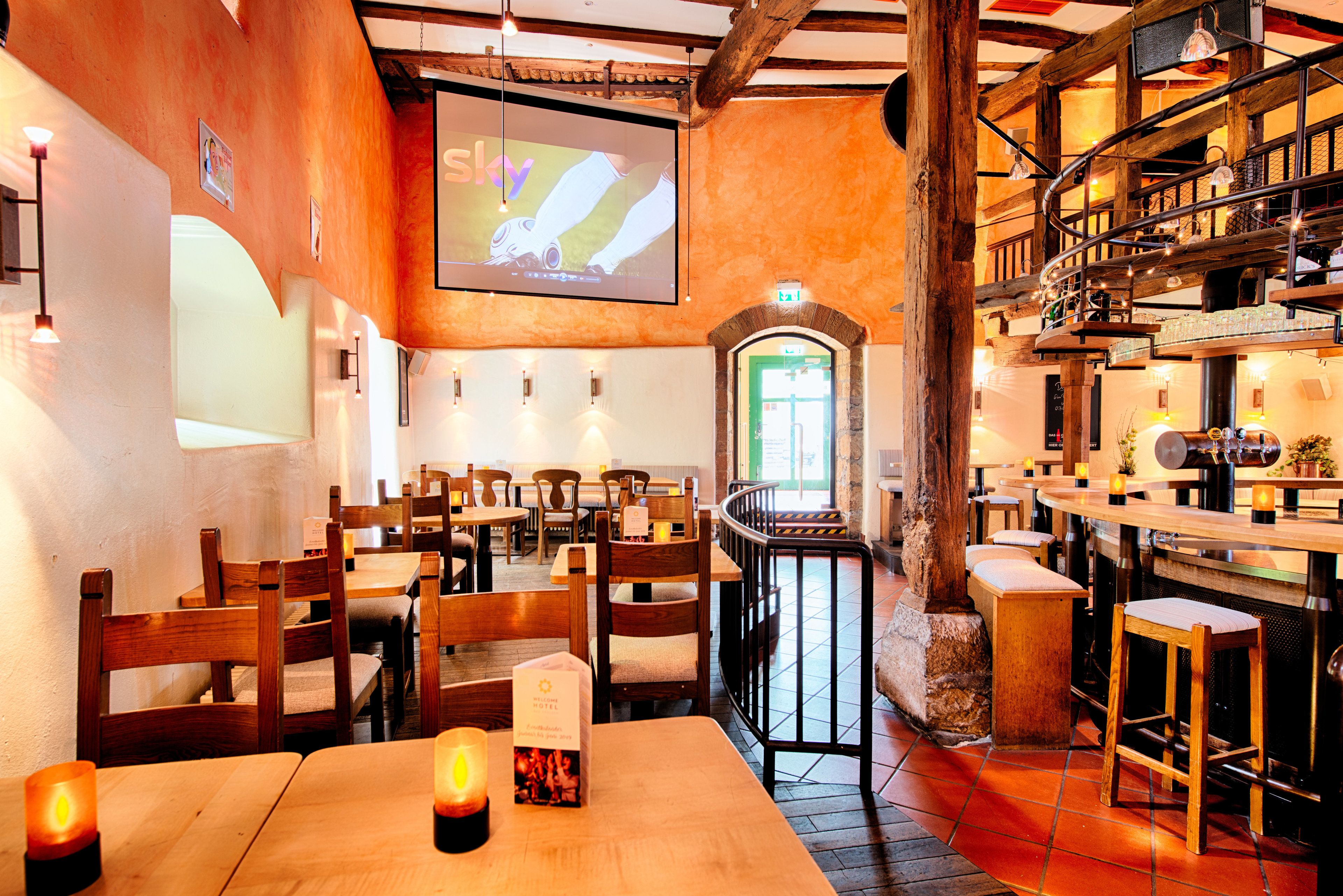 breakfast, lunch, dinner served; international cuisine