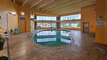 Inomhuspool och utomhuspool