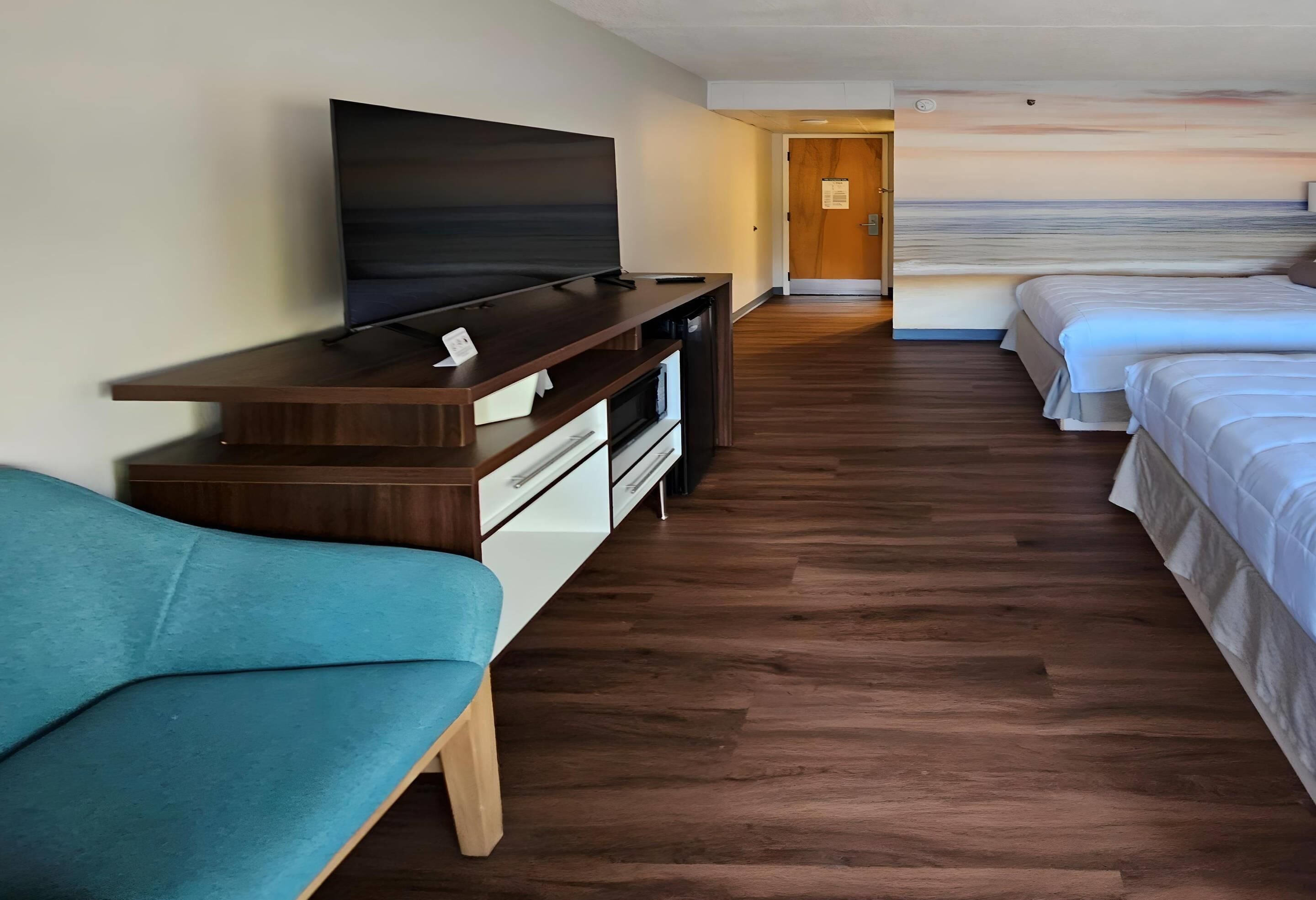 individually decorated, individually furnished, desk, laptop workspace