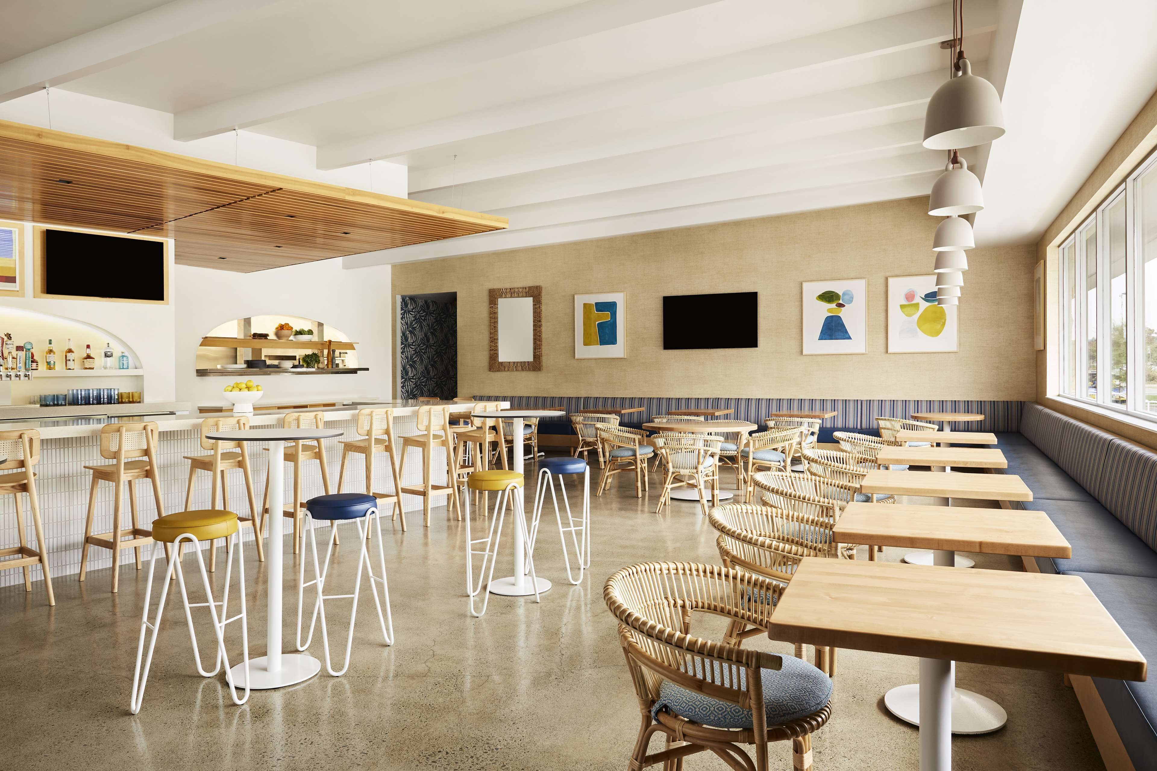 供應早餐、午餐、晚餐；美國菜