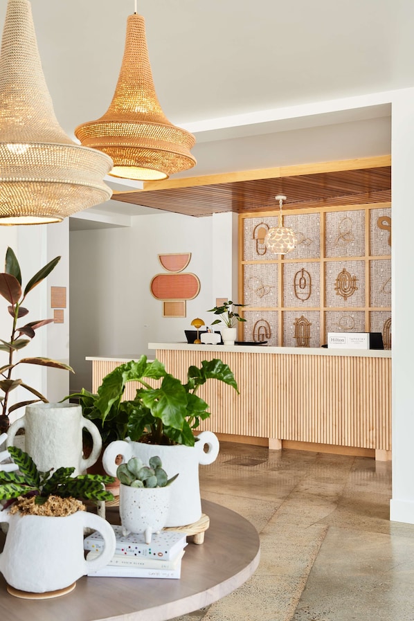 ฝ่ายต้อนรับ