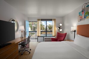 Hypo-allergenic bedding, Tempur-Pedic beds, in-room safe, desk - Avatar Hotel Santa Clara, Tapestry Collection by Hilton (Santa Clara)