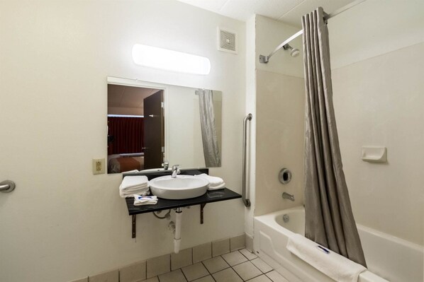 Accessible bathroom - Motel 6 Crawfordsville, IN (Crawfordsville)