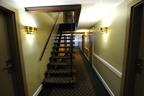 Hallway - Heritage Inn (Mansfield)
