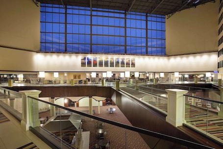 Lobby. Sonesta Hotel Houston IAH Airport