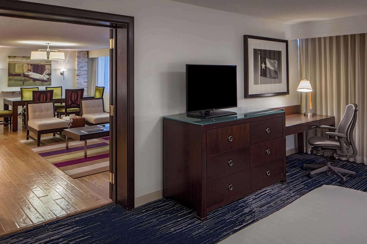 Presidential Suite, 1 King Bed, Non Smoking | Egyptian cotton sheets, premium bedding, pillowtop beds, in-room safe