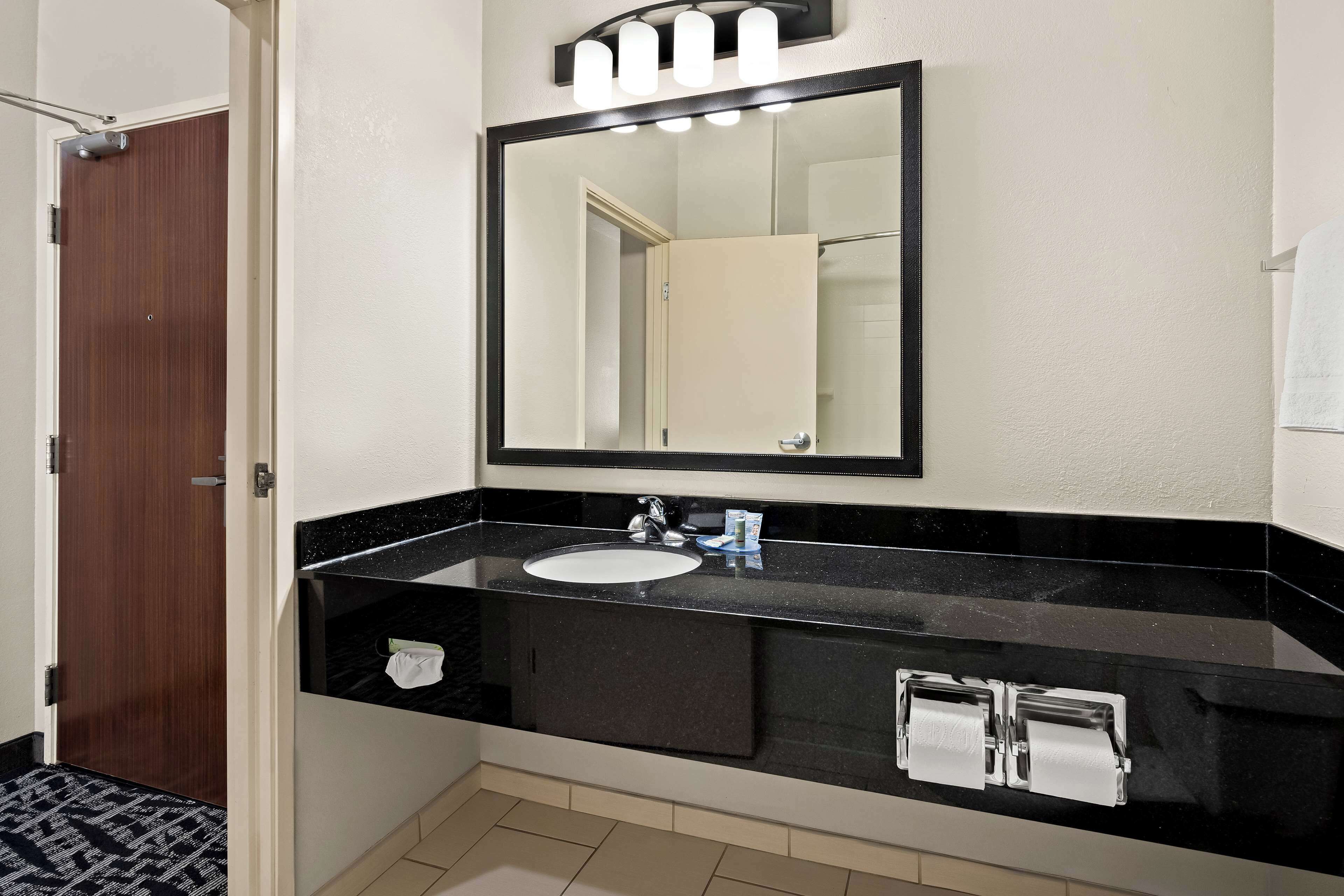 combined shower/bathtub, free toiletries, hair dryer, towels