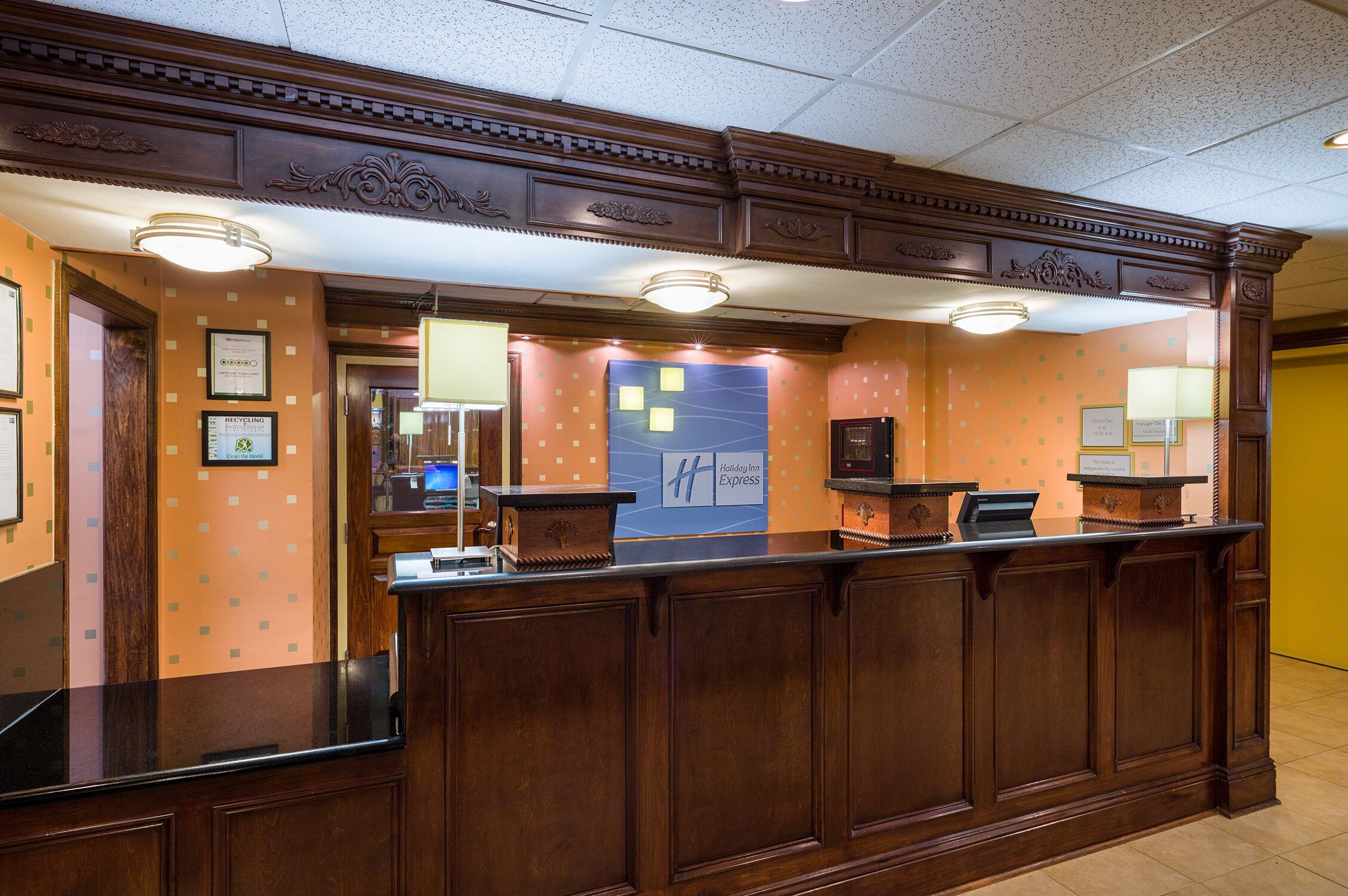 Lobby lounge