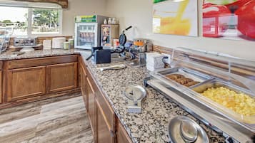 Petit déjeuner complet compris tous les jours