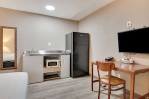 Chambre Standard, 1 très grand lit, non-fumeurs | Fer et planche à repasser, Wi-Fi gratuit, draps fournis, réveils