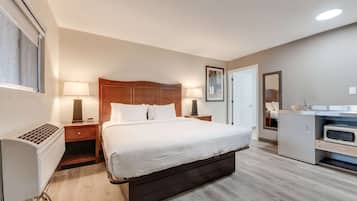 Habitación estándar, 1 cama de matrimonio grande, no fumadores | 1 dormitorio, tabla de planchar con plancha, wifi gratis y ropa de cama