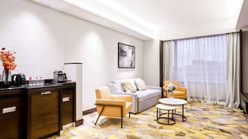 Premium bedding, in-room safe, individually decorated