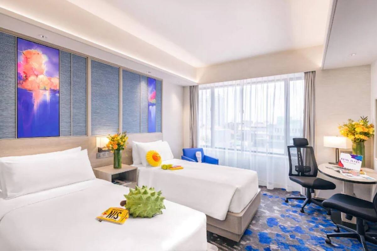 Premium bedding, in-room safe, desk, laptop workspace