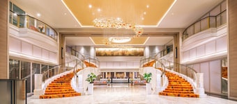 Royal Plaza on Scotts