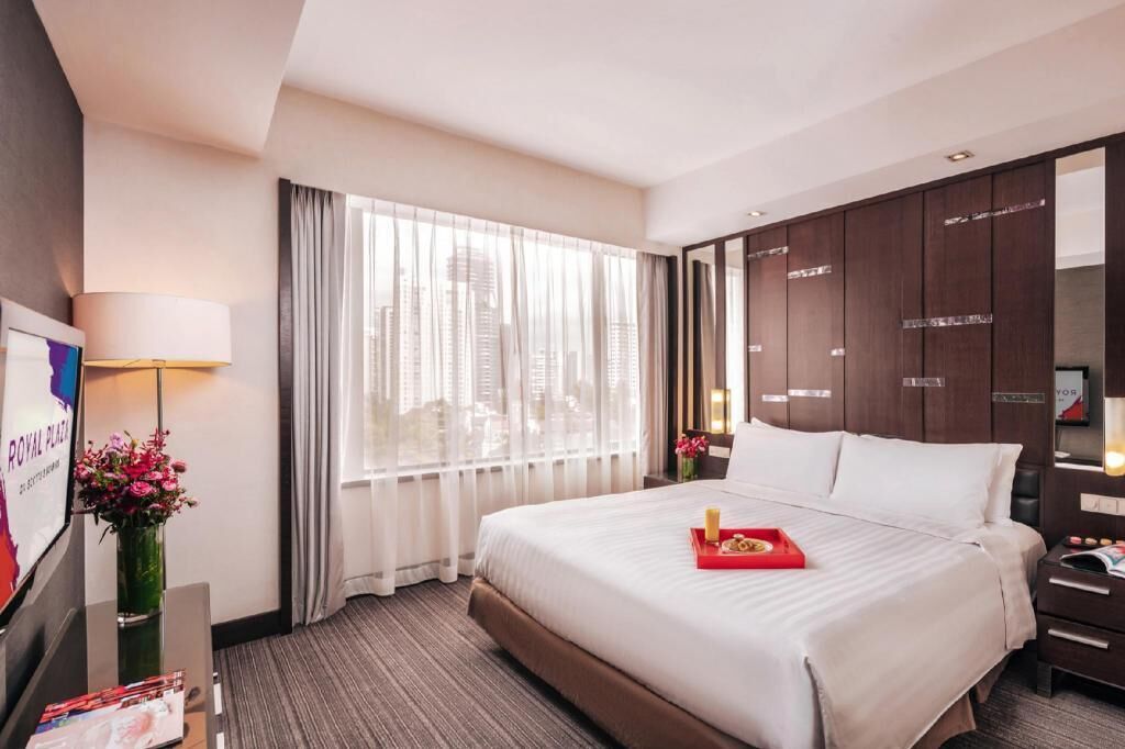 Premium bedding, in-room safe, individually decorated