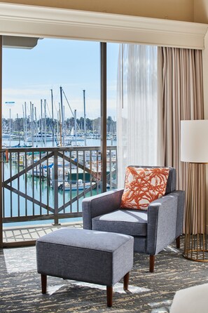 Egyptian cotton sheets, premium bedding, pillowtop beds, in-room safe - DoubleTree by Hilton Hotel Berkeley Marina (Berkeley)