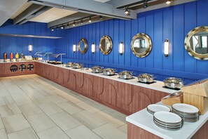 Breakfast, dinner and brunch served  - DoubleTree by Hilton Hotel Berkeley Marina (Berkeley)
