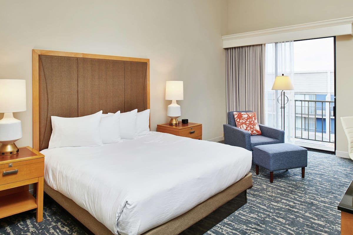 1 bedroom, Egyptian cotton sheets, premium bedding, pillowtop beds