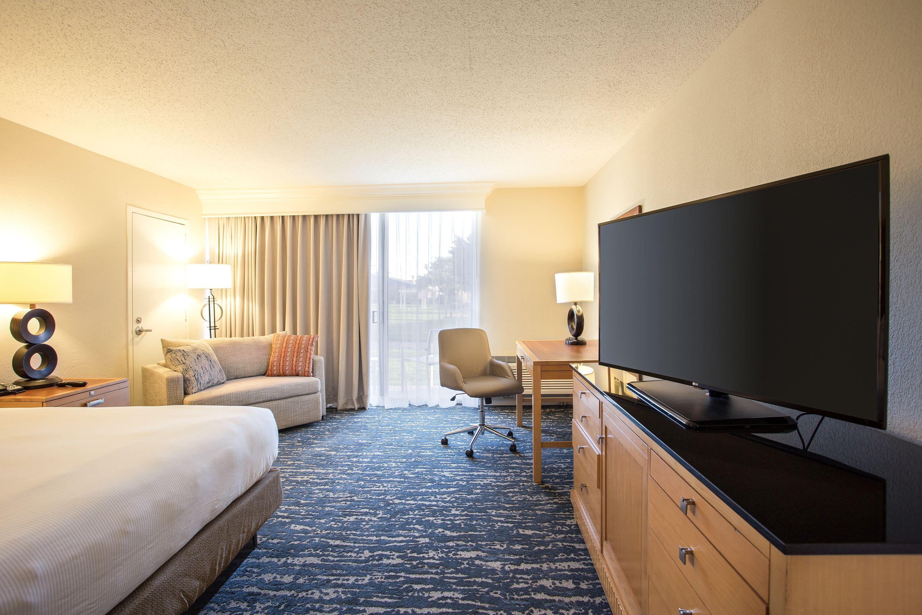 Egyptian cotton sheets, premium bedding, pillowtop beds, in-room safe