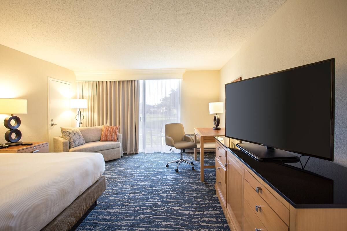 Egyptian cotton sheets, premium bedding, pillowtop beds, in-room safe