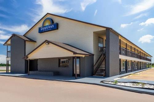 Days Inn by Wyndham Pratt