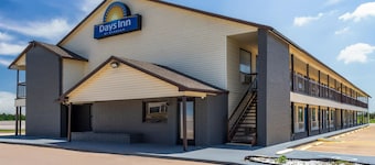 Days Inn by Wyndham Pratt