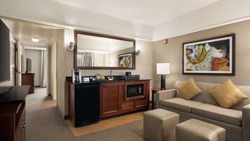 Hochwertige Bettwaren, Pillowtop-Betten, Zimmersafe