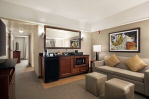 Premium bedding, pillowtop beds, in-room safe, individually furnished - Embassy Suites by Hilton Brunswick (Brunswick)