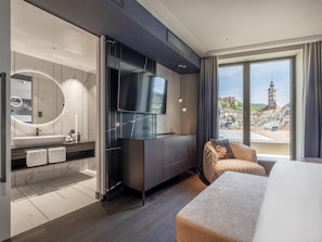 1 bedroom, Egyptian cotton sheets, premium bedding, minibar