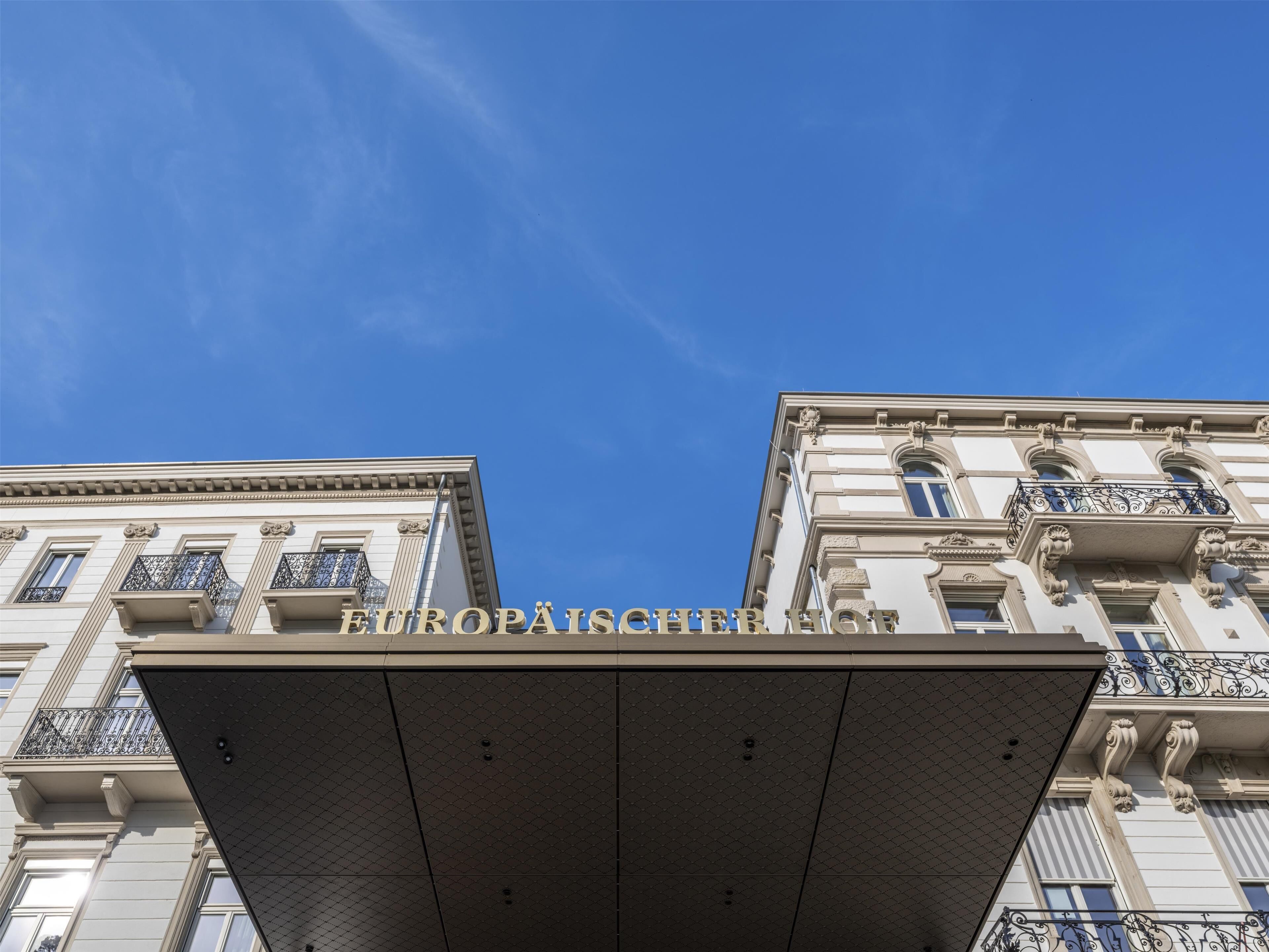 A building with the sign "EUROPAISCHER TITZ" indicating a location or establishment.