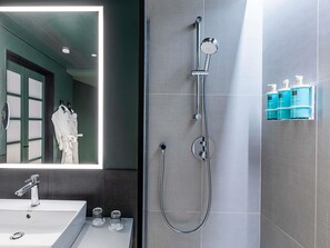 Executive Room, 1 Queen Bed with Sofa bed | Hypo-allergenic bedding, minibar, in-room safe, desk - Novotel Lisboa (Lisbon)