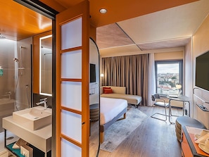 Hypo-allergenic bedding, minibar, in-room safe, desk