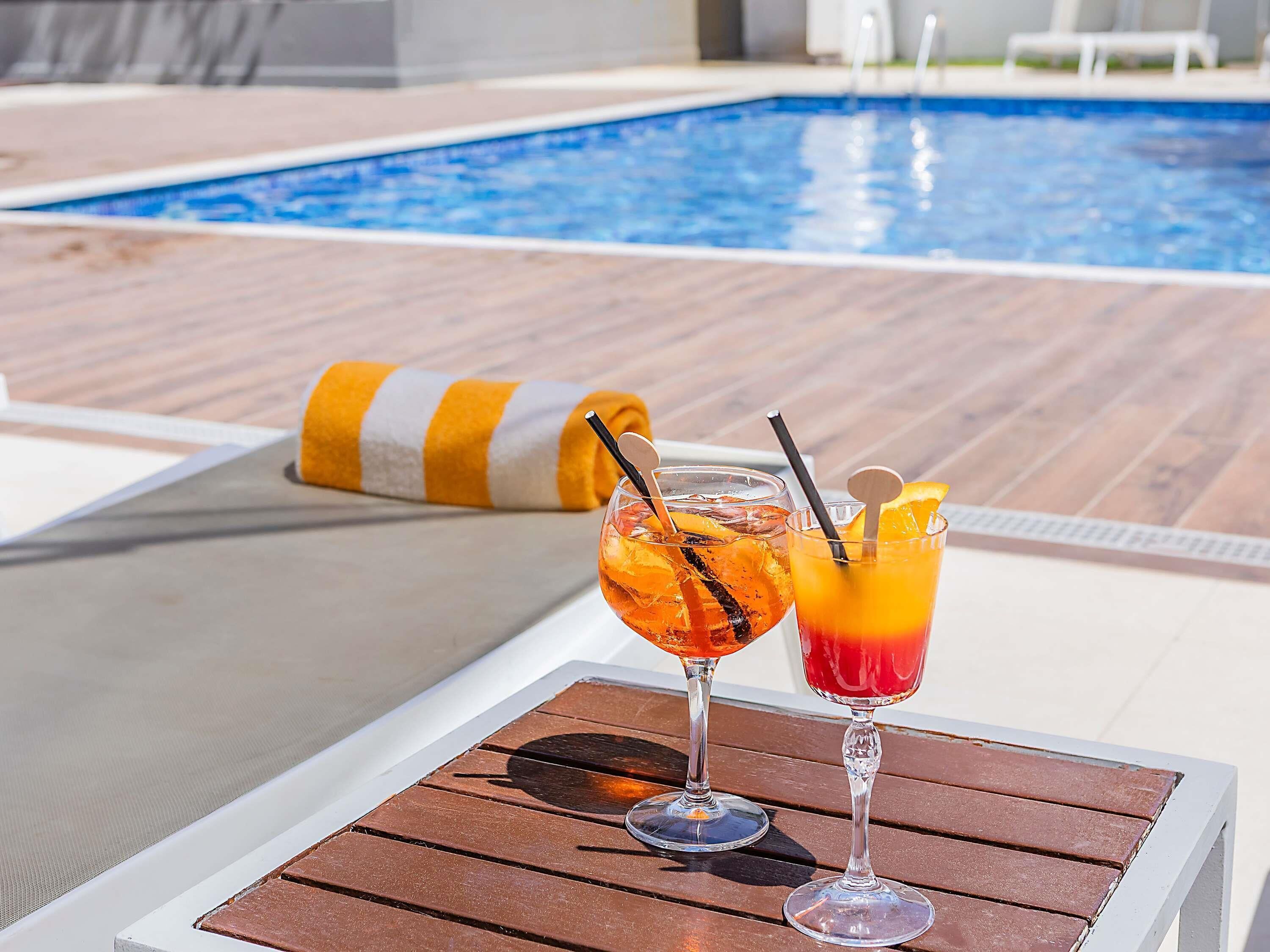 Seasonal outdoor pool, pool umbrellas, sun loungers