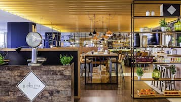 2 restaurants servant le petit déjeuner