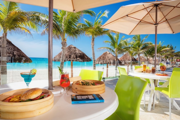 4 restaurants, breakfast, lunch, dinner served; Mexican cuisine