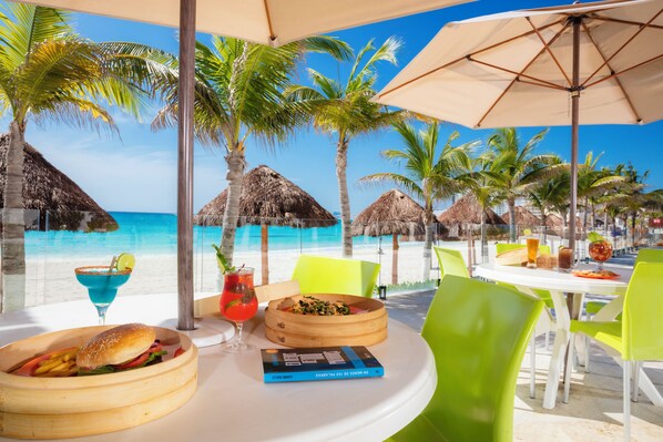 4 nhà hàng, phục vụ bữa sáng, bữa trưa, bữa tối, món ăn Mexico 