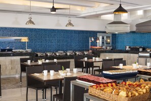 Daily buffet breakfast for a fee - Krystal Cancun (Cancun)