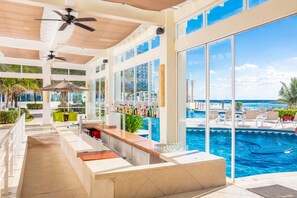 4 restaurants, breakfast, lunch, dinner served; Mexican cuisine - Krystal Cancun (Cancun)