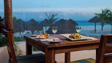4 restoran, sarapan, makan tengah hari dihidangkan; masakan Mexico