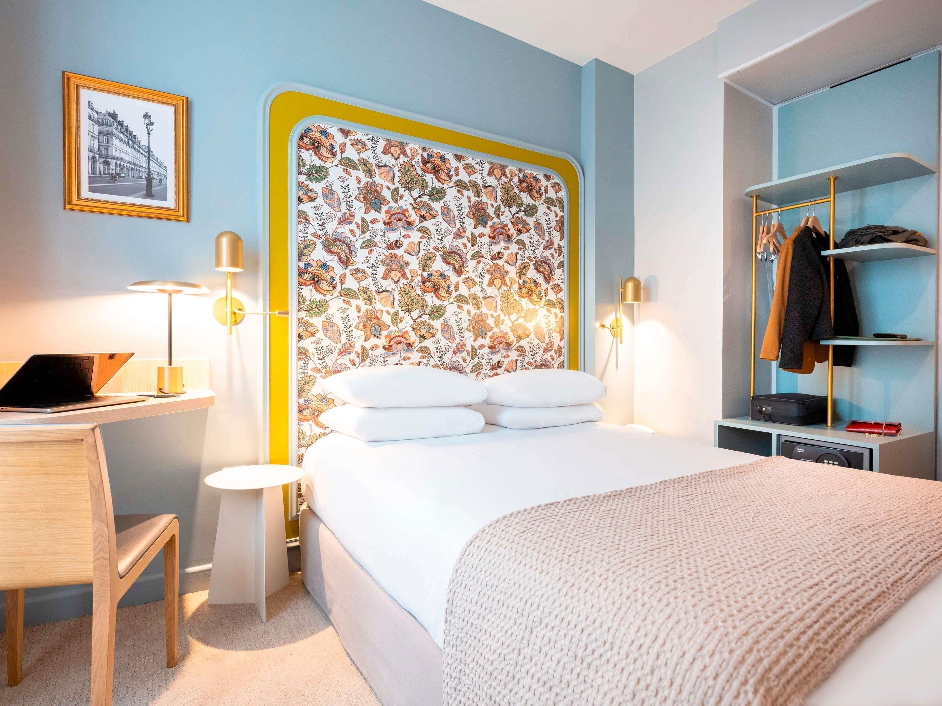 classic room, 1 double bed | premium bedding, minibar, in-room safe, desk