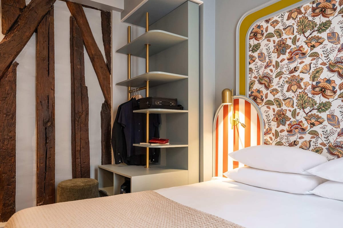 Classic Room, 1 Double Bed | Premium bedding, minibar, in-room safe, desk