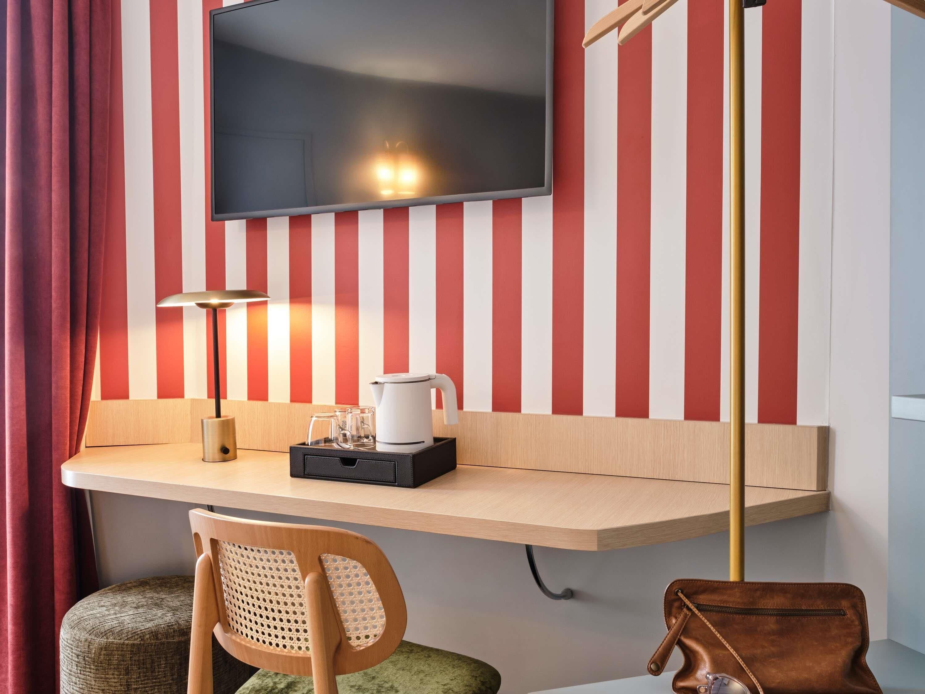 classic room, 1 single bed | premium bedding, minibar, in-room safe, desk