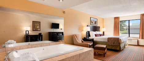 Studio suite, 1 kingsize bed, niet-roken | Een kluis op de kamer, een bureau, verduisterende gordijnen