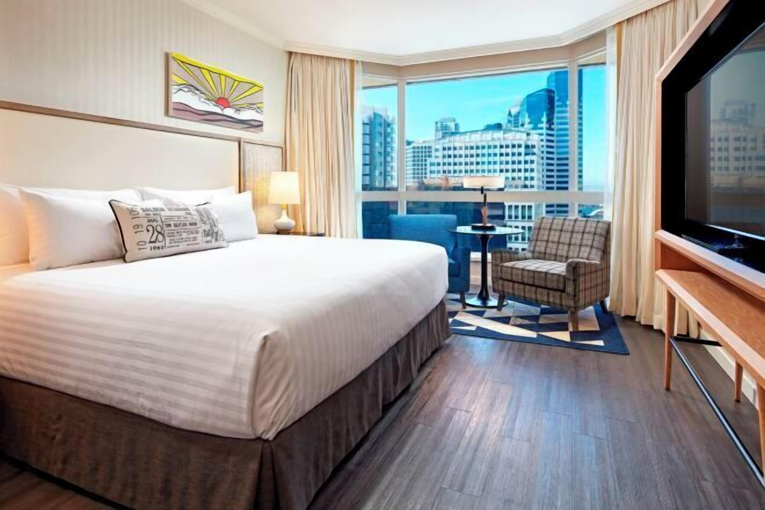 Hochwertige Bettwaren, Zimmersafe, Verdunkelungsvorhänge