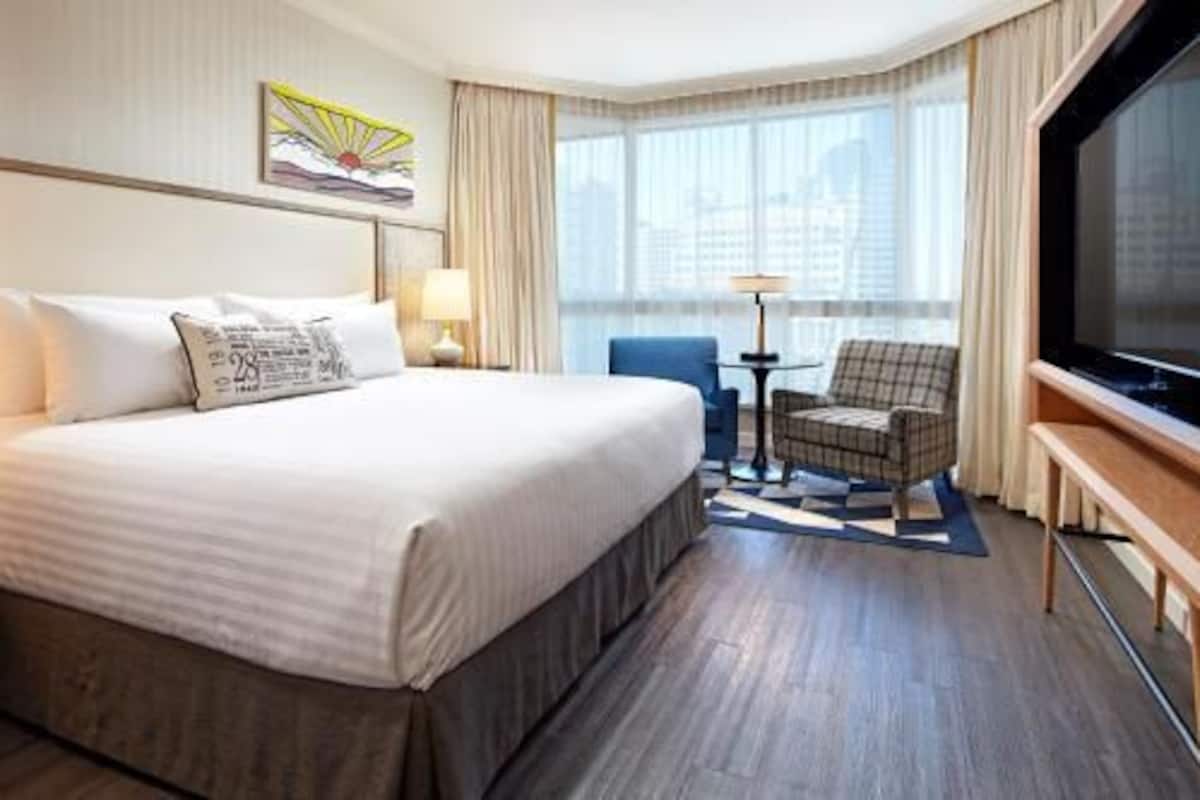 Premium bedding, in-room safe, blackout drapes, iron/ironing board