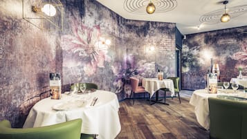 Dinner served, French cuisine, alfresco dining